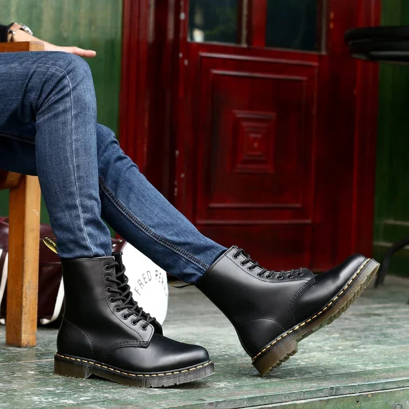 Klassische hochwertige Martin-Stiefel im britischen Stil