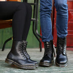Klassische hochwertige Martin-Stiefel im britischen Stil
